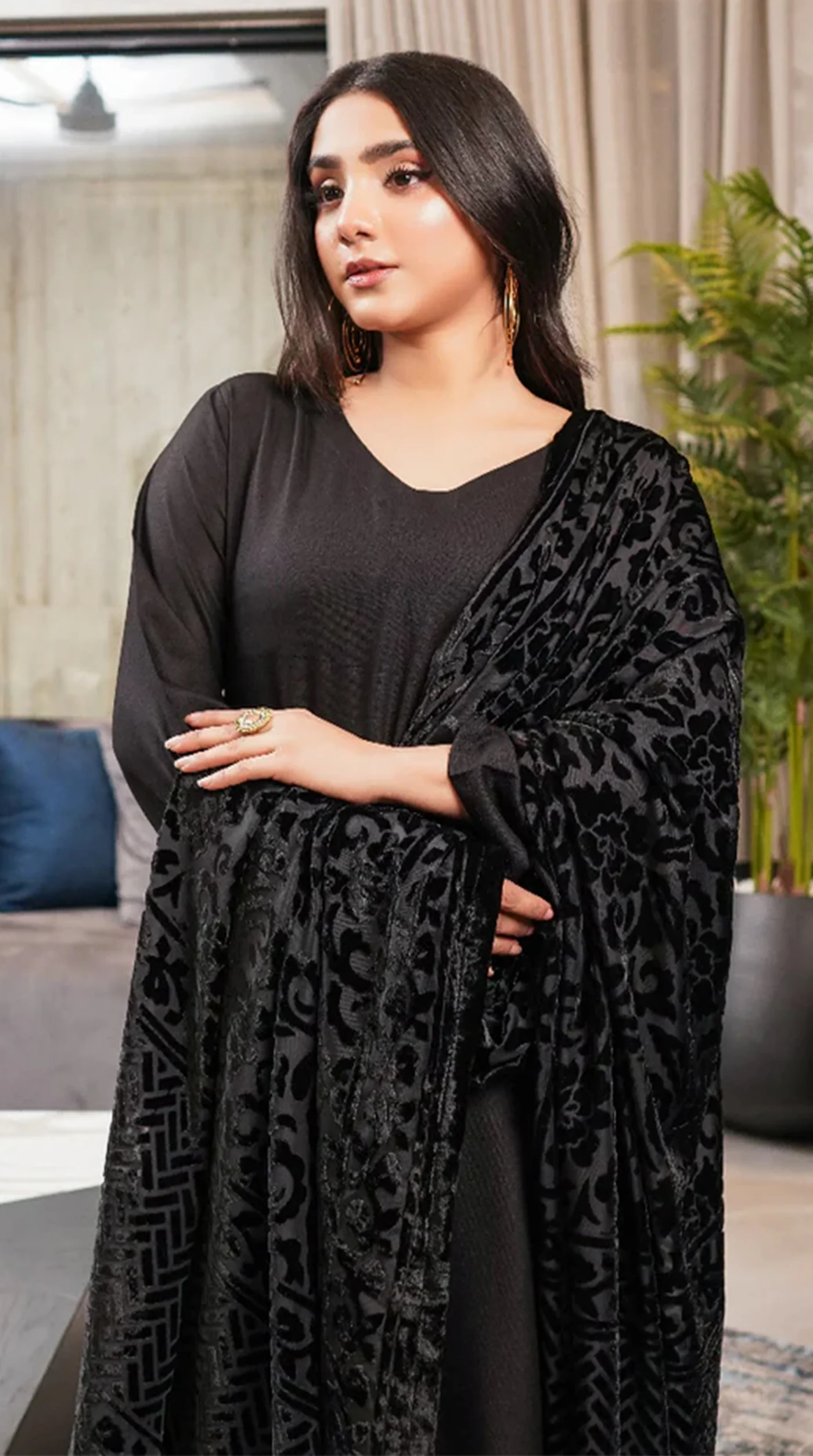 Beautiful Black Dhanak Suit Set - Image 3