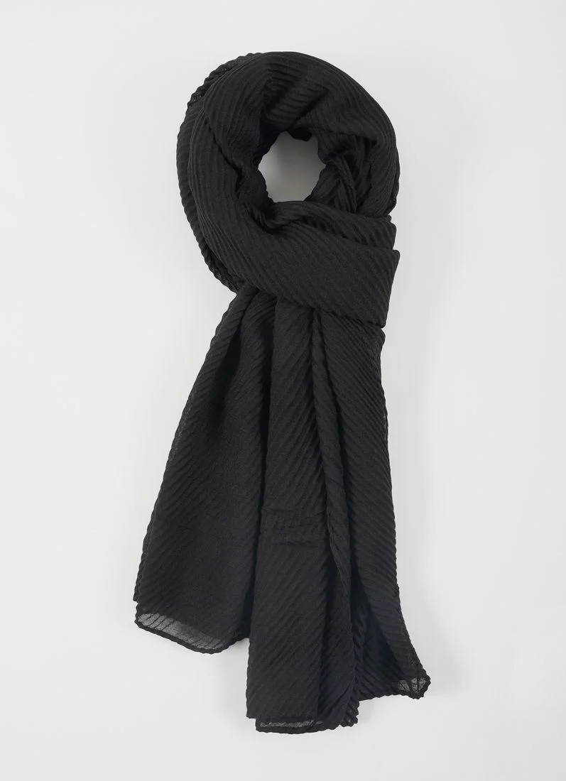Black Cotton Crinkled scarf - Image 2