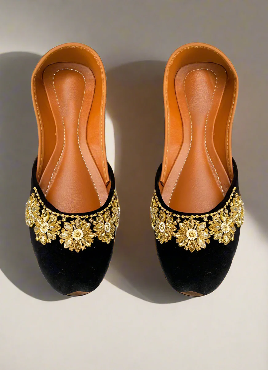 Black Embellished Jutti Set - Image 2