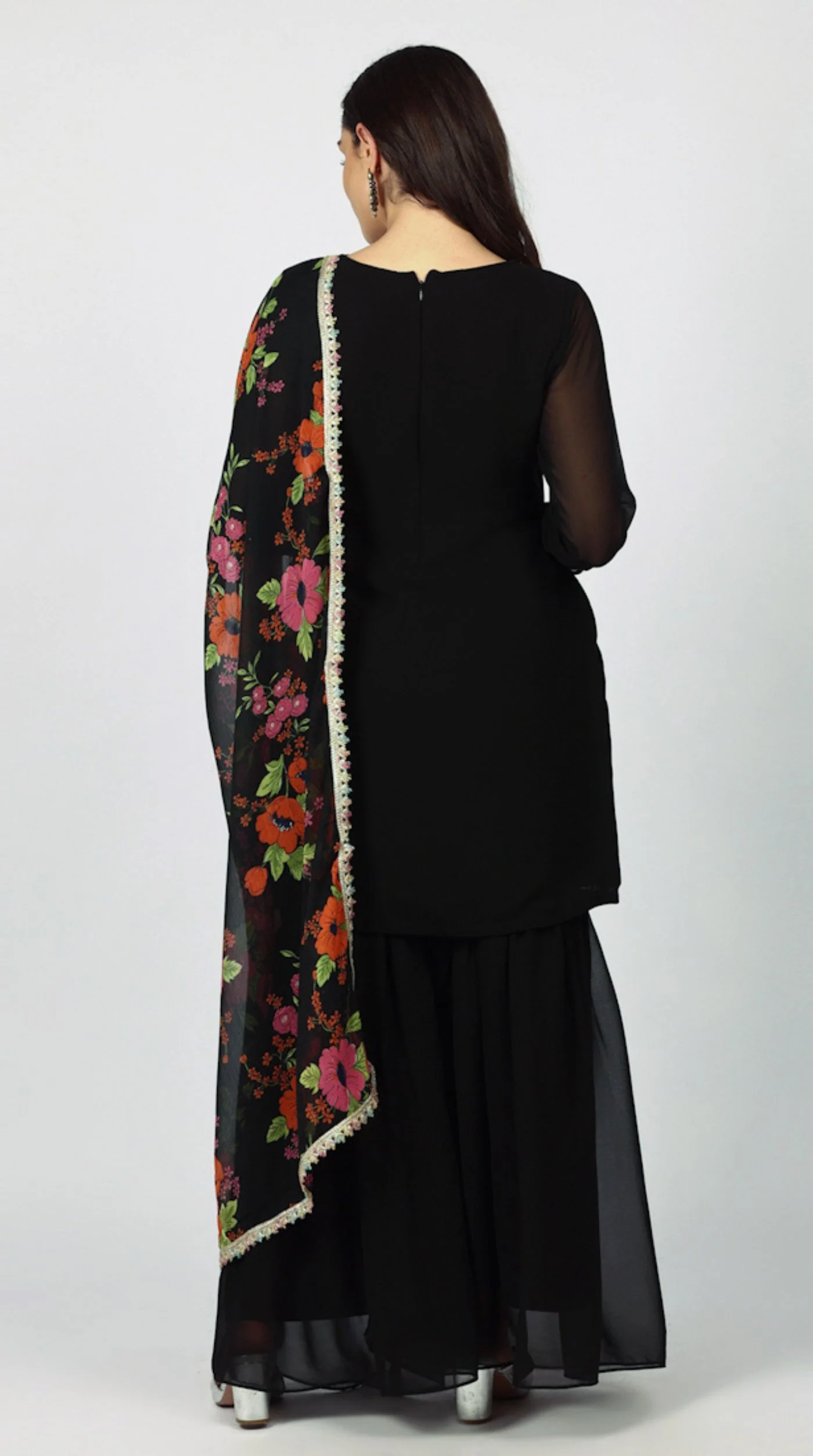 Black Georgette Thread Embroidered Suit Set - Image 4