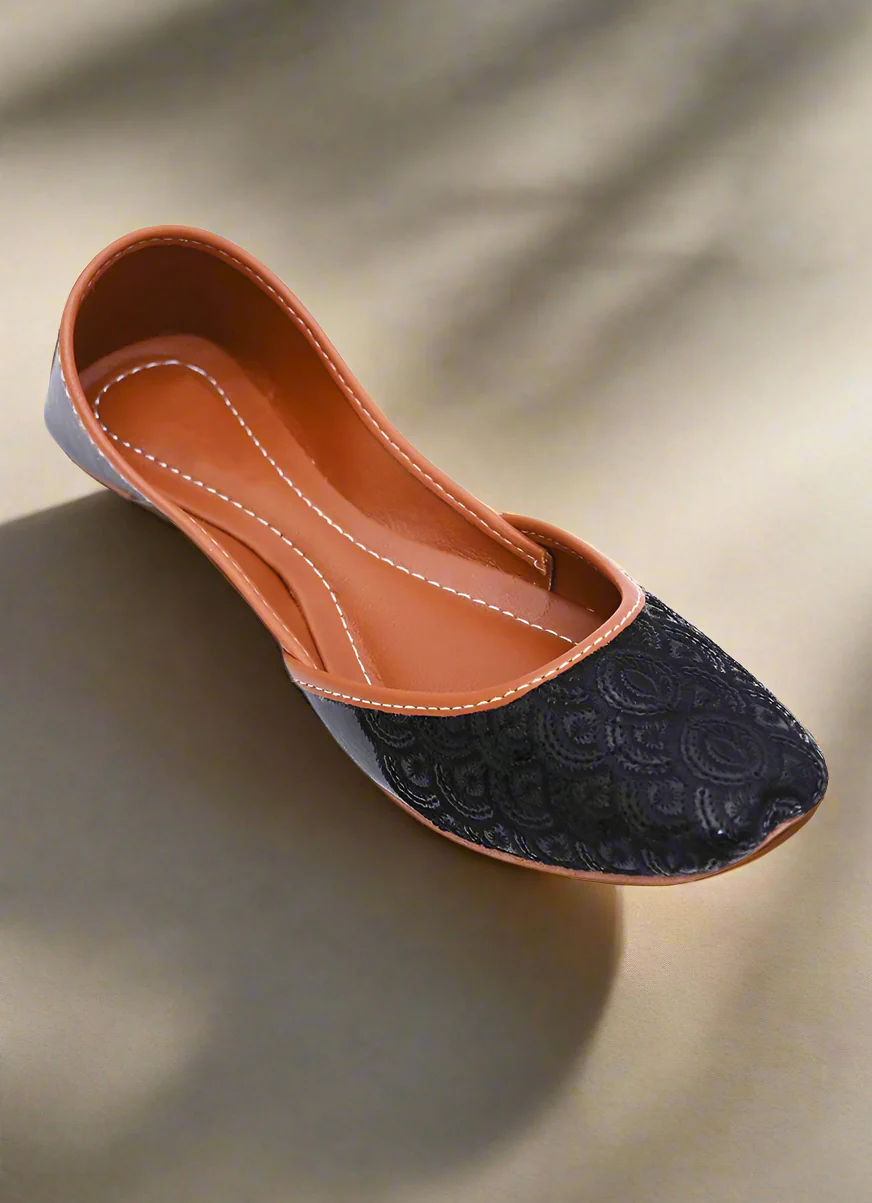 Black Reasham Thread & Sequins Juttis - Image 2