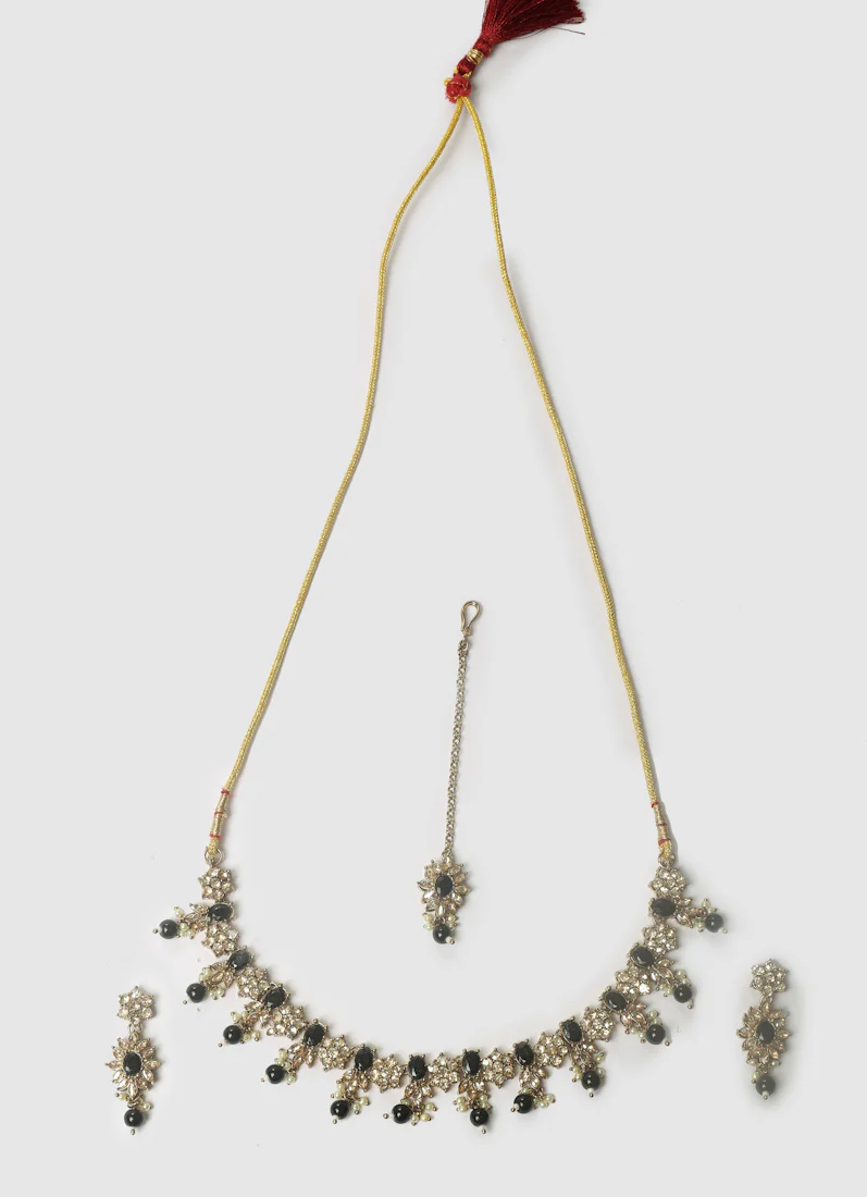 Women’s Black Stone Necklace Set with Floral Design - Image 2