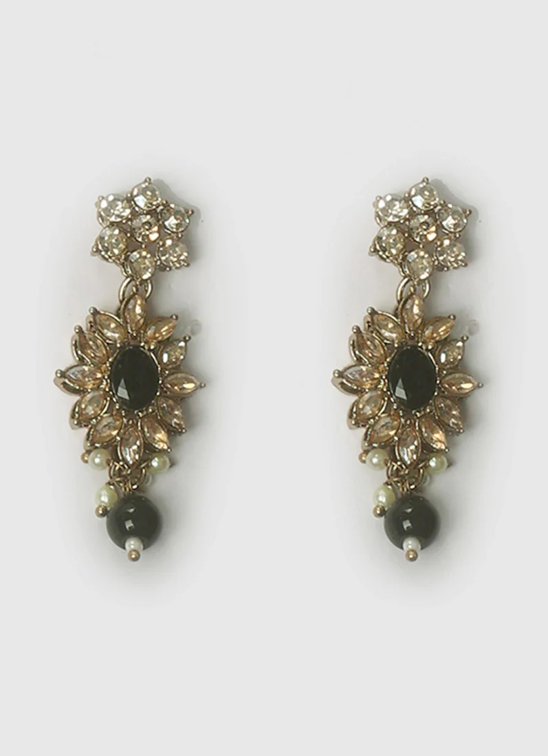 Women’s Black Stone Necklace Set with Floral Design - Image 4