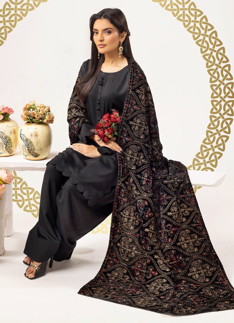 Black Velvet Embroidery Shawl Suit Set - Image 2