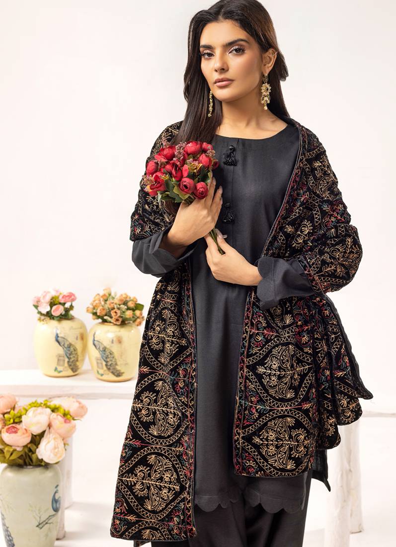 Black Velvet Embroidery Shawl Suit Set - Image 4