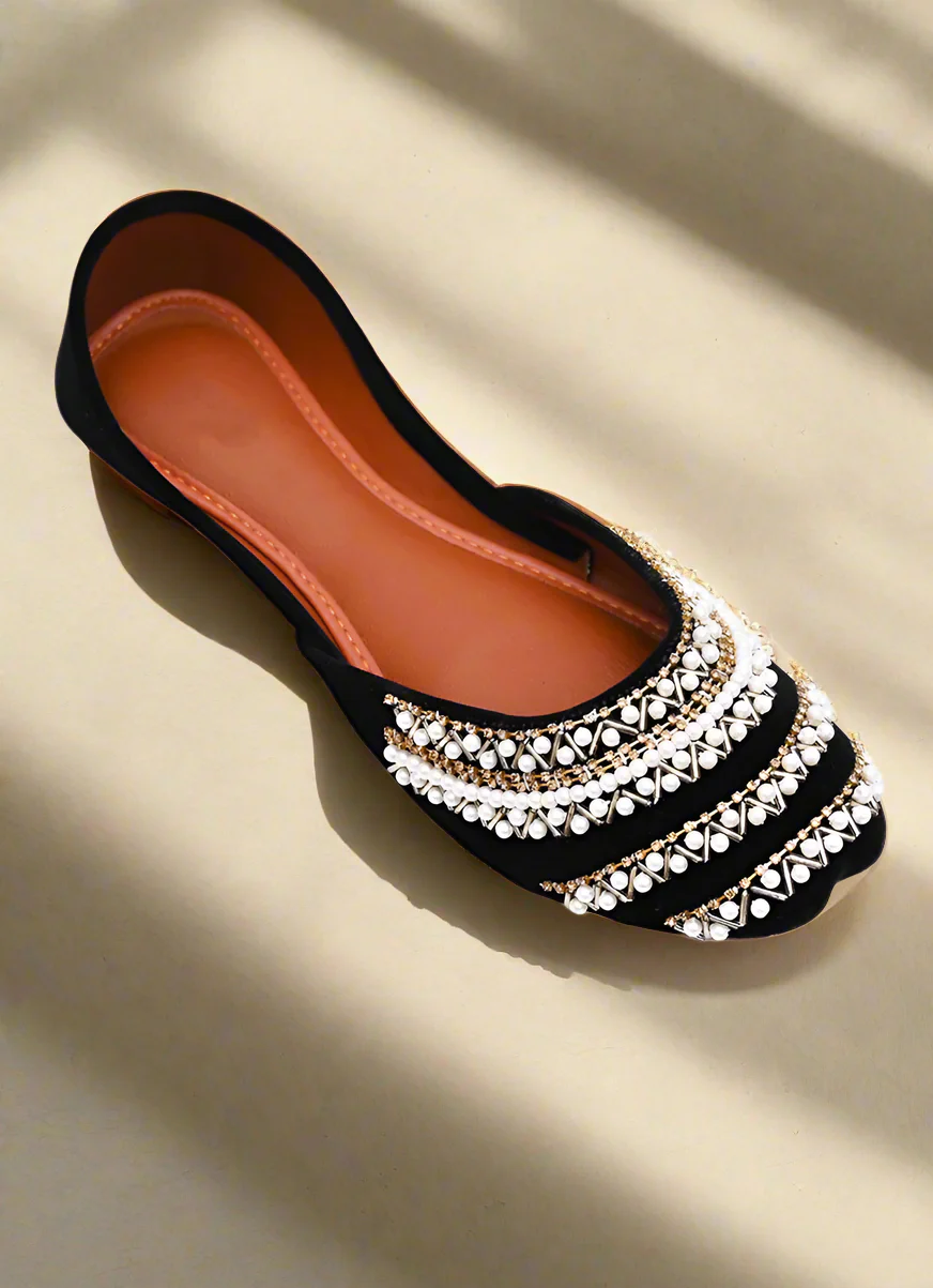 Elegant Black Velvet Punjabi Jutti – Handmade with Embroidery - Image 2