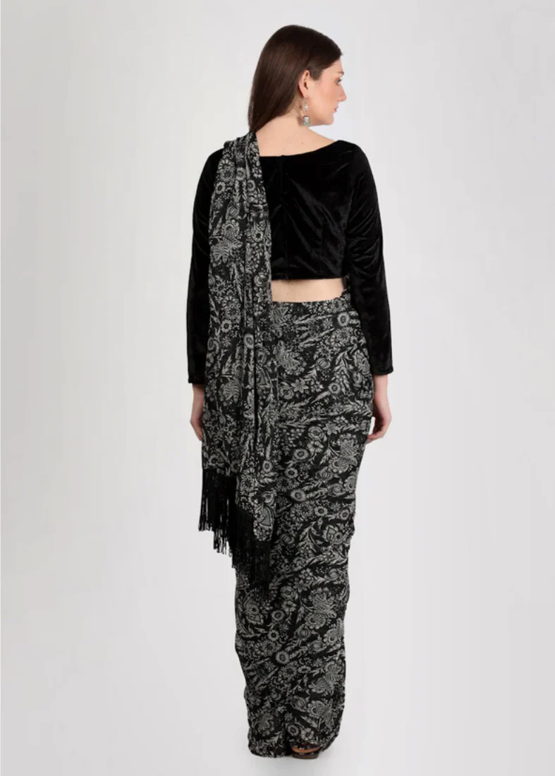 Black Printed Saree With Velvet Blouse - Image 4