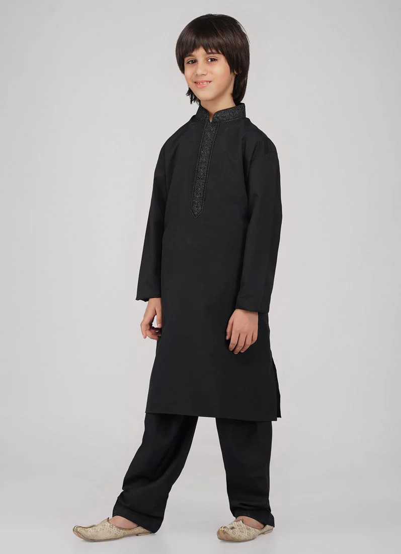 Boy's Black Poyester Resham Thread Embroidered Kurta Salwar Set - Image 3