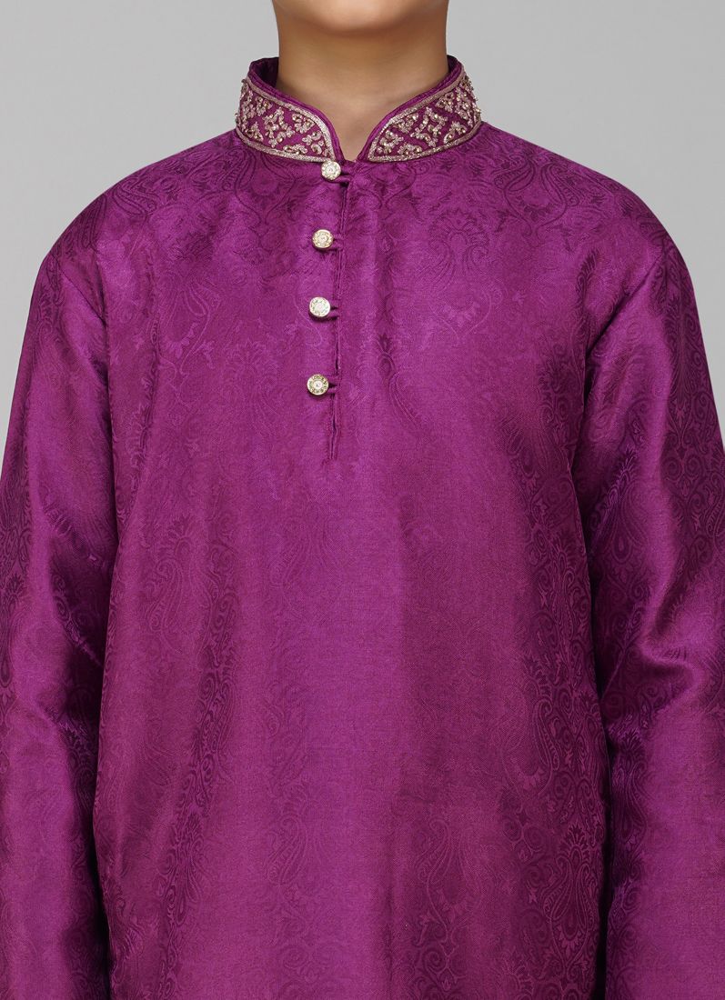 Boys Magenta Resham Brocade Kurta Pajama Set - Image 4