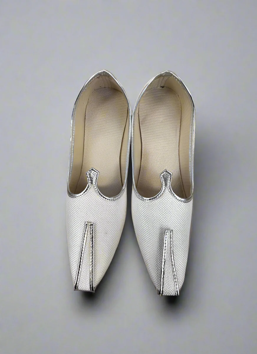 Classic Cream Mojari - Image 2