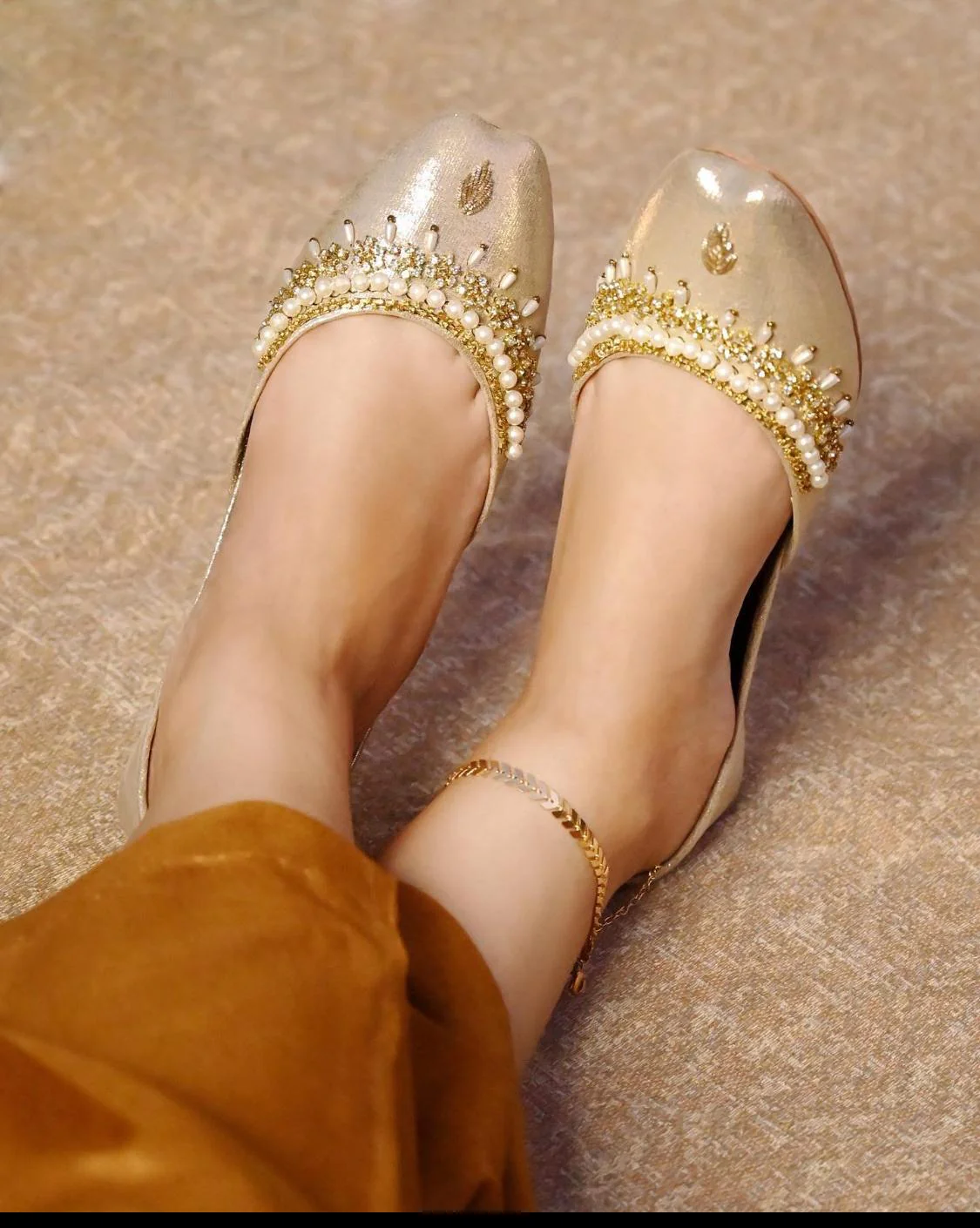 Gold & Pearl Embellished Jutti - Image 2