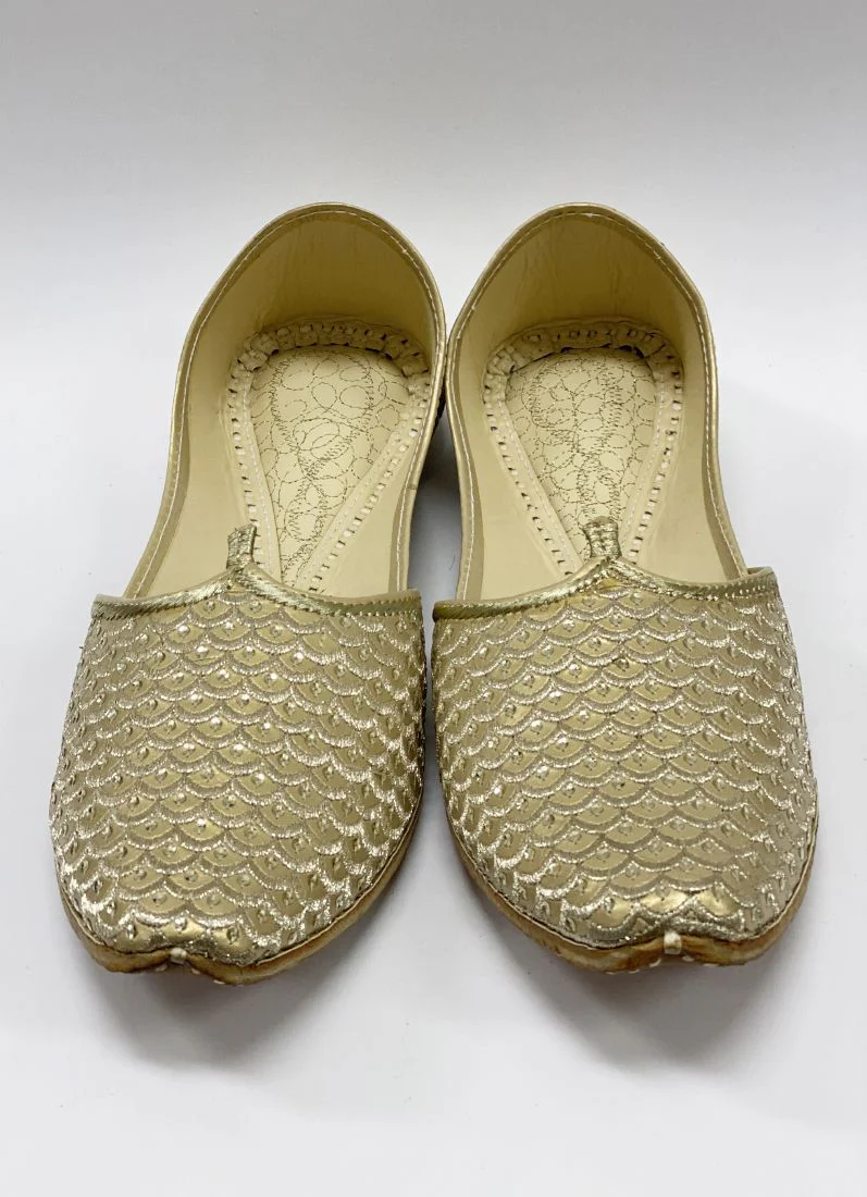 Gold Zardozi Scale Pattern Kusa - Image 2