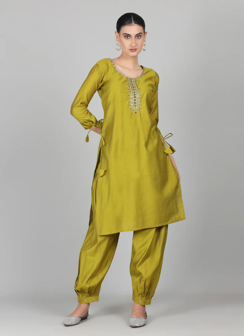 Green Chanderi Duaptta Suit Set - Image 4
