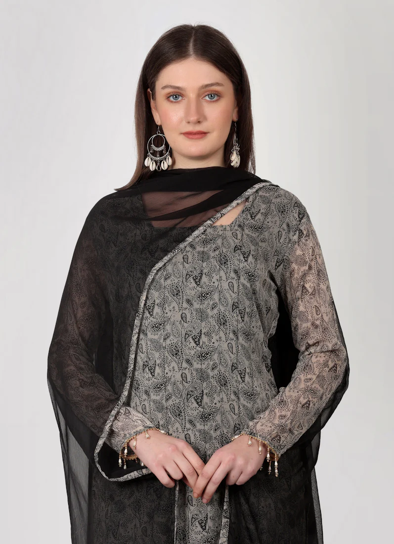 Grey Georgette Printed Straight Cut Suit Set - Image 6