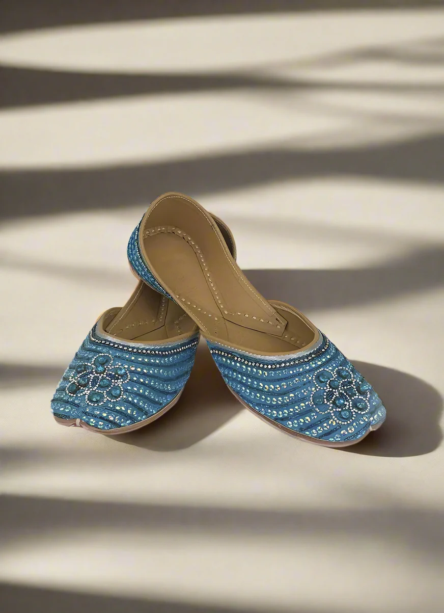 Intricate Embroidered Ladies Kusa - Image 2