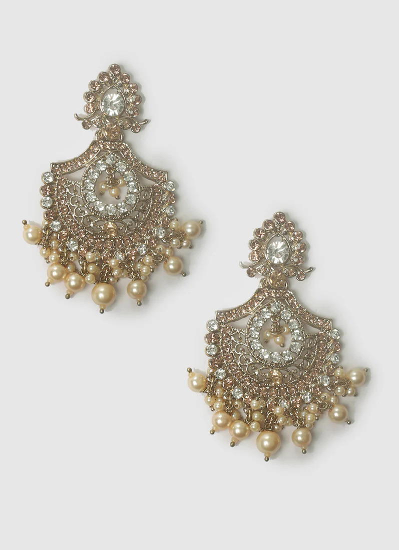 Intricate Pearl Earrings and Tikka Set for Women - Image 4