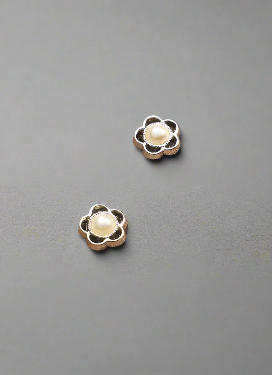 Jasmine No Snag Magnetic Pin - Image 3