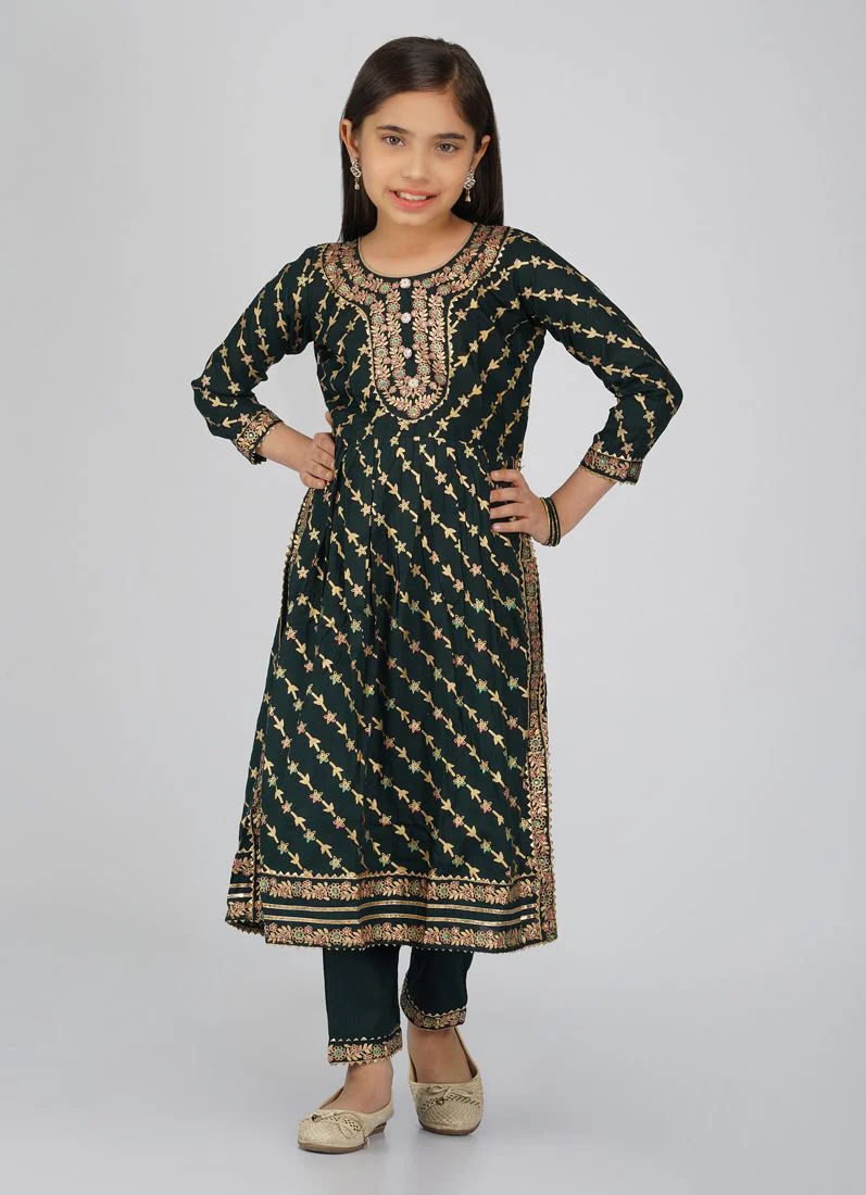Kids Green Foil Print Rayon Naira Cut Suit Set - Image 4
