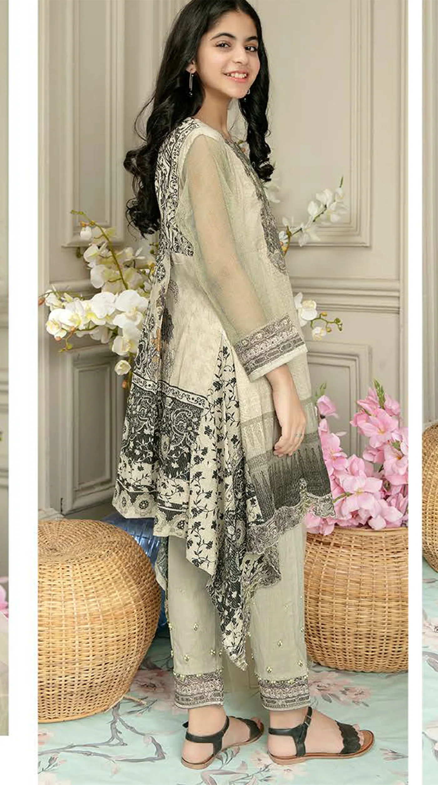 Kids Light Pastel  Emroidered Lawn Suit Set - Image 3