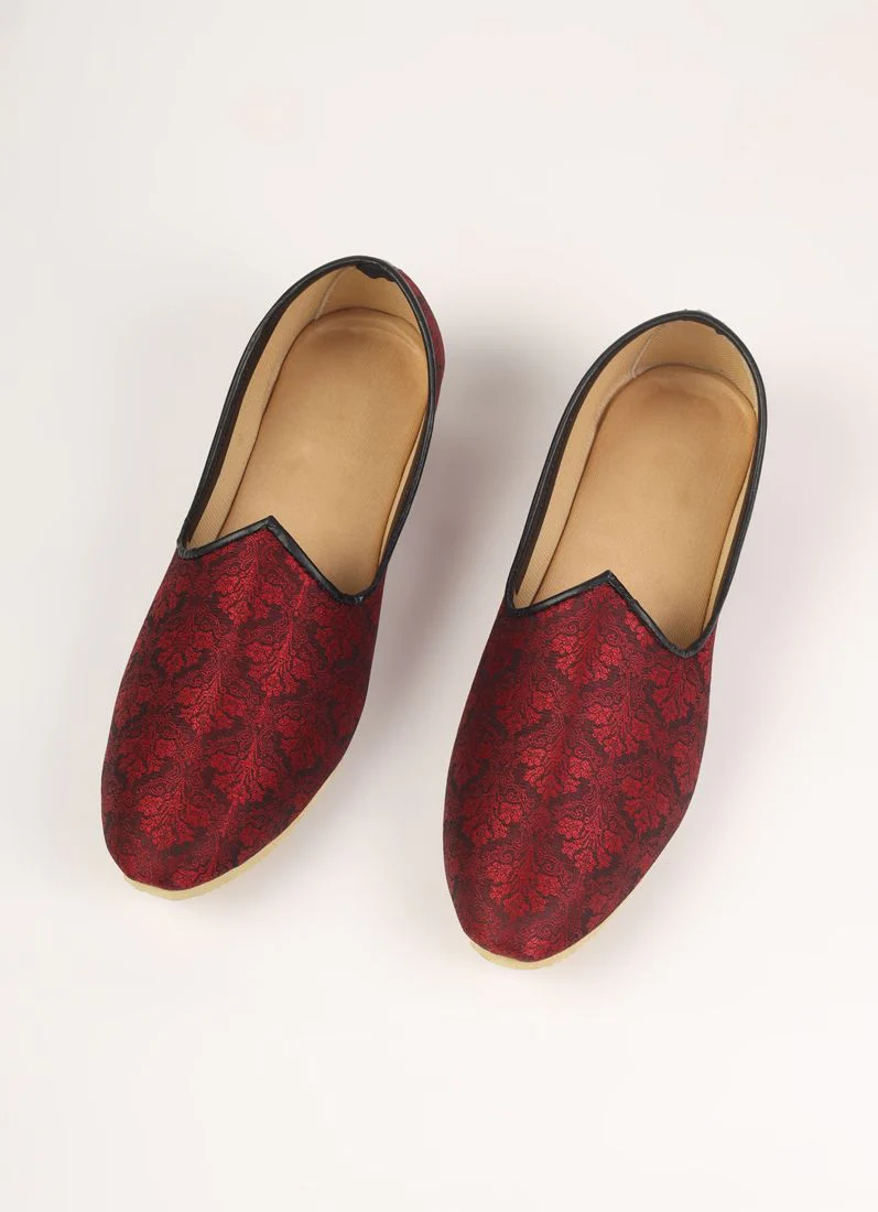 Maroon Brocade Mens Jutti Pair - Image 3
