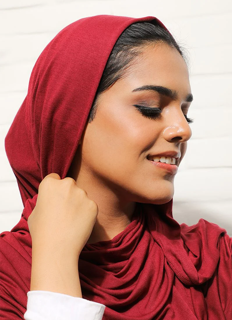 Red Knit Soft Scarf - Image 2