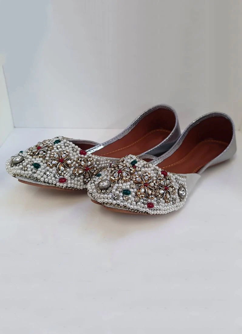 Silver & Pearl Embroidered Jutti Set - Image 2