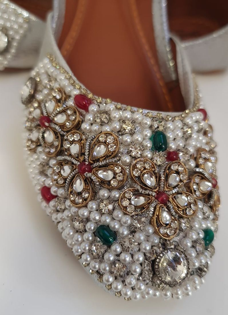 Silver & Pearl Embroidered Jutti Set - Image 3