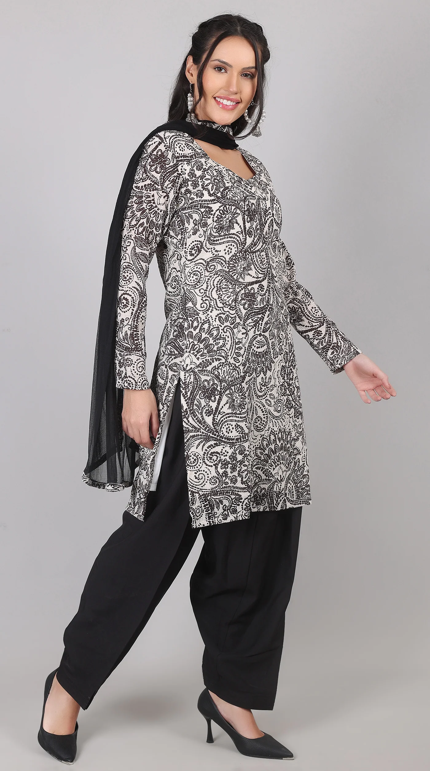White Georgette Suit with Black Chiffon Dupatta - Image 5