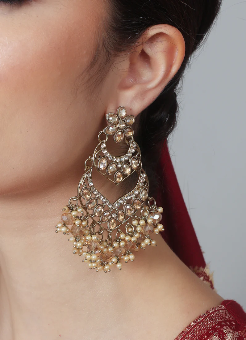 Womens Gold Latkan Style Earrings & Tikka Set - Image 4
