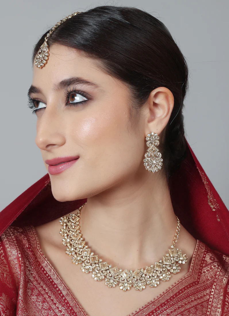 Womens Gold Stonework Floral Design Jewellery Set - Image 2