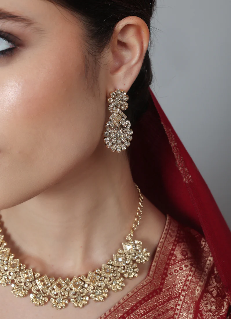 Womens Gold Stonework Floral Design Jewellery Set - Image 3