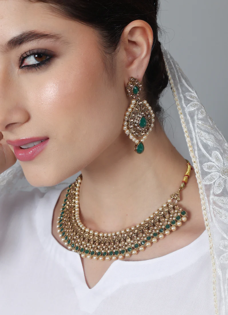 Women’s Traditional Green & Gold Jewellery Set - Image 2