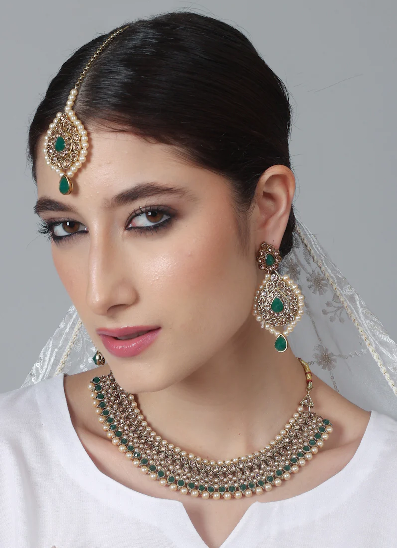 Women’s Traditional Green & Gold Jewellery Set - Image 3